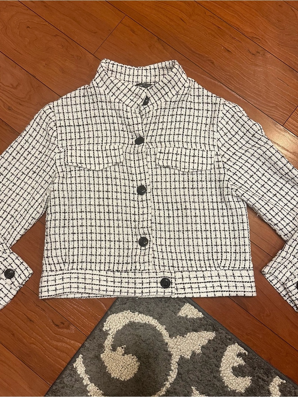Women’s white and black design cropped jacket size L